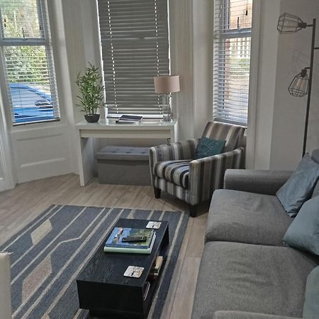 Stylish Apartment In Victorian Conversion Free Parking & Private Patio Close To Beach Town Centre & Bic Bournemouth Exteriör bild