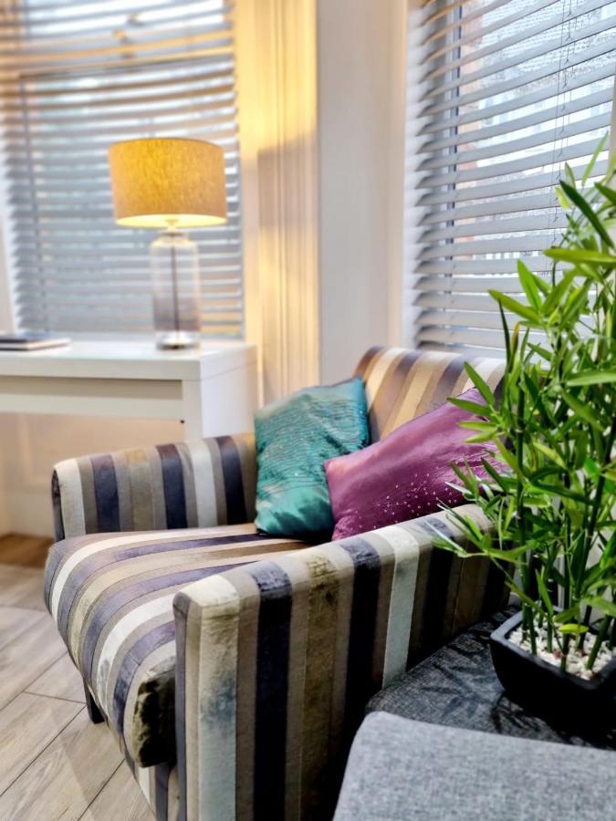 Stylish Apartment In Victorian Conversion Free Parking & Private Patio Close To Beach Town Centre & Bic Bournemouth Exteriör bild