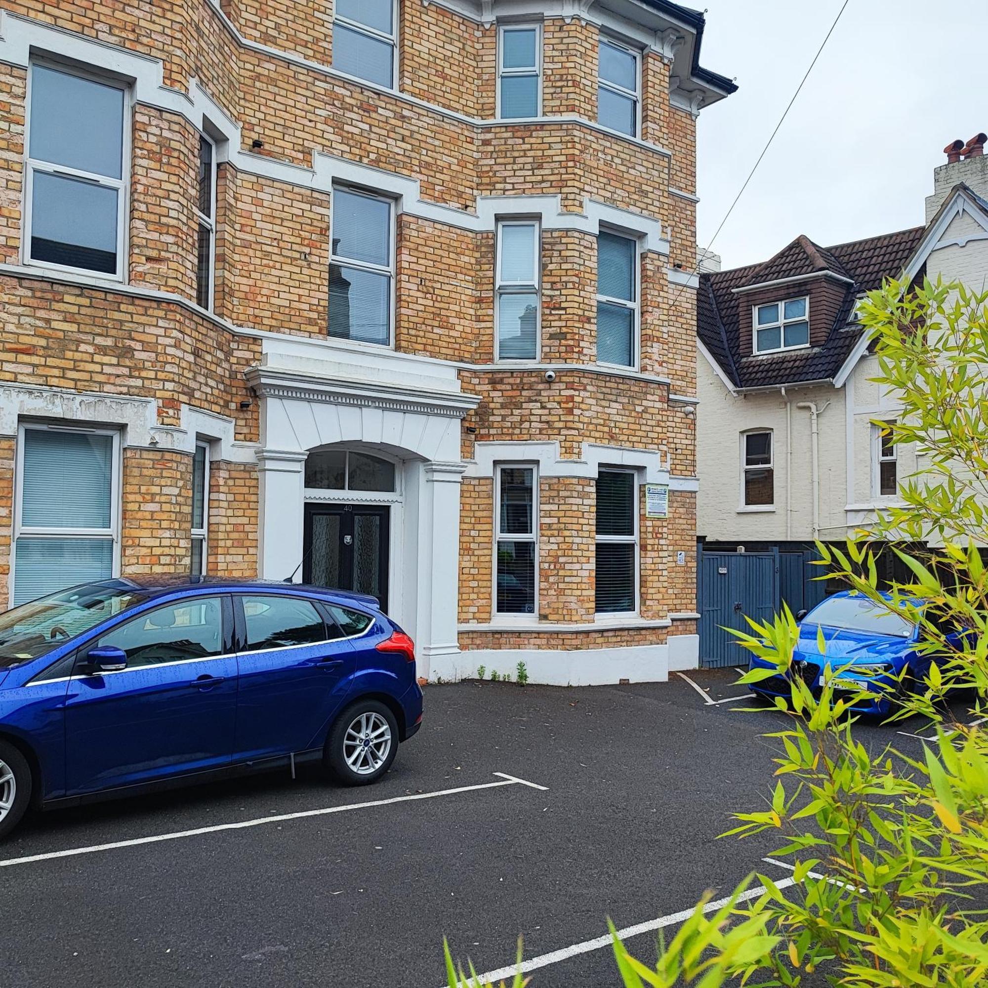 Stylish Apartment In Victorian Conversion Free Parking & Private Patio Close To Beach Town Centre & Bic Bournemouth Exteriör bild