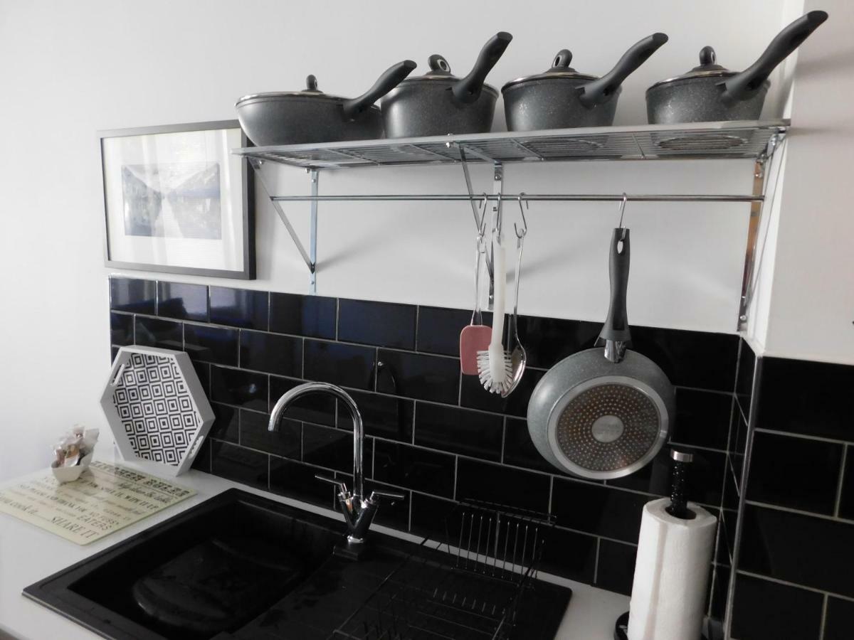 Stylish Apartment In Victorian Conversion Free Parking & Private Patio Close To Beach Town Centre & Bic Bournemouth Exteriör bild