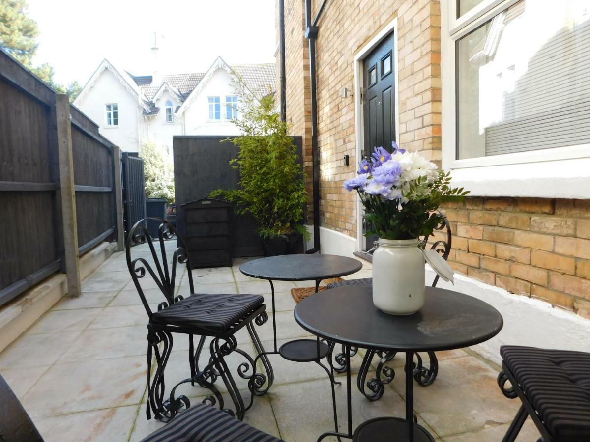 Stylish Apartment In Victorian Conversion Free Parking & Private Patio Close To Beach Town Centre & Bic Bournemouth Exteriör bild